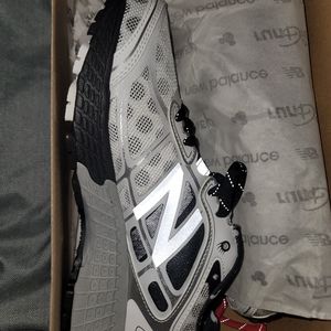 New Balance 860 V5 Run Disney Minnie Running Shoes